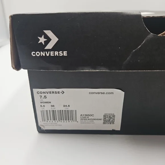 Converse Pink High-Tops with Red Heart Details - Picture 9 of 9